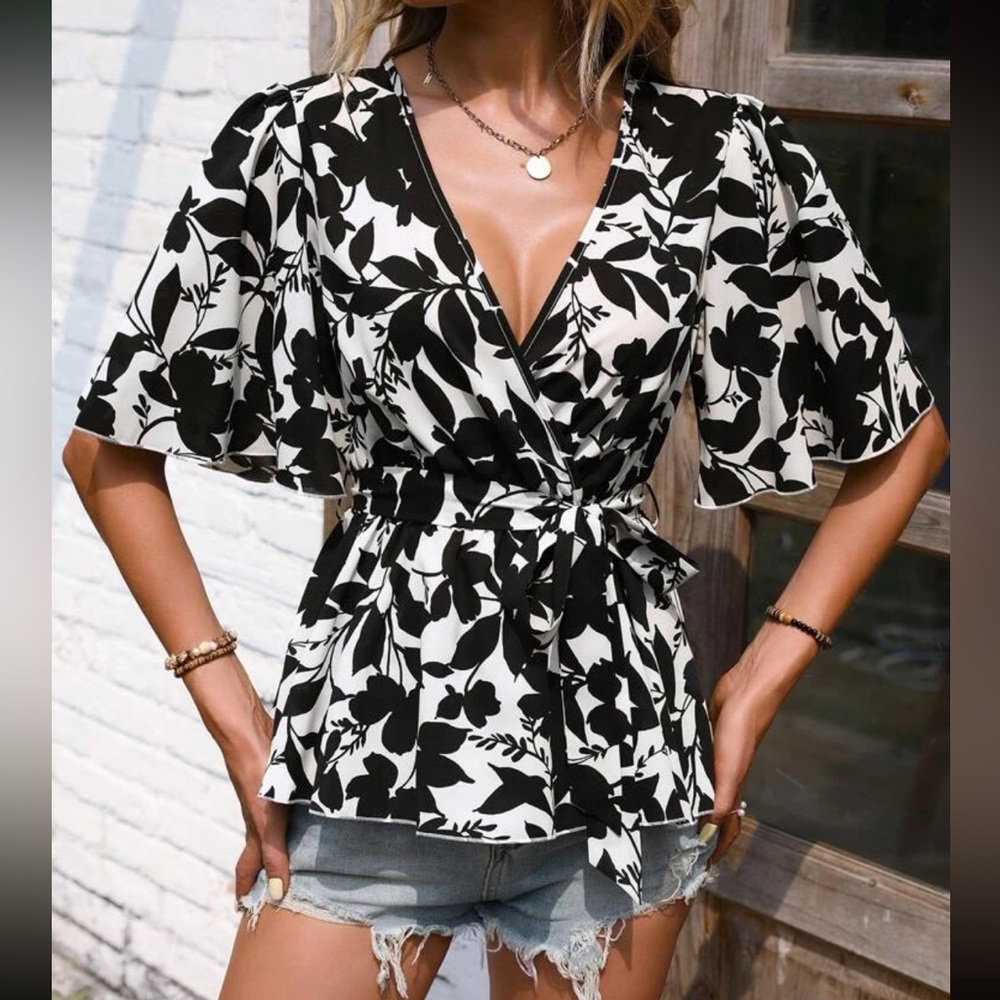Boho floral print butterfly sleeve belted blouse - Picture 2 of 12